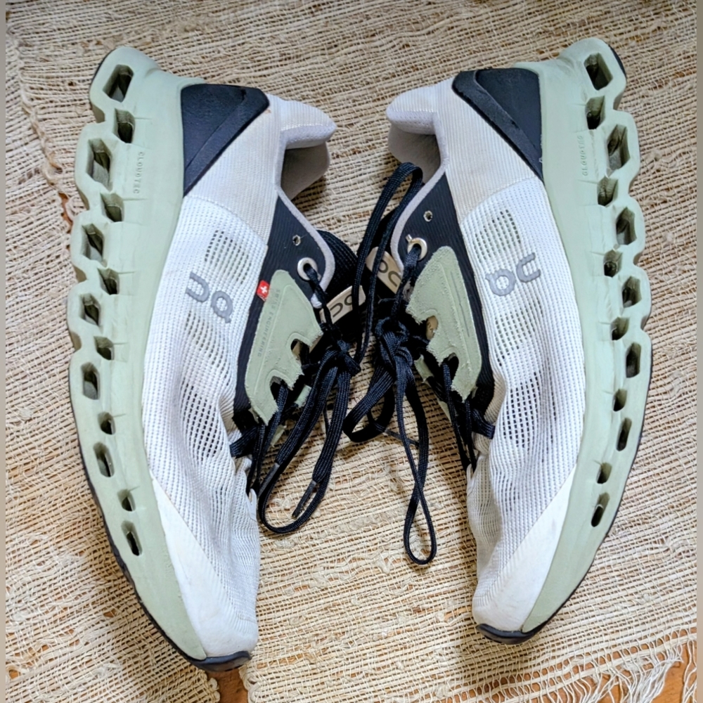 On Running Cloudstratus 2.0 Shoes , women's size 8